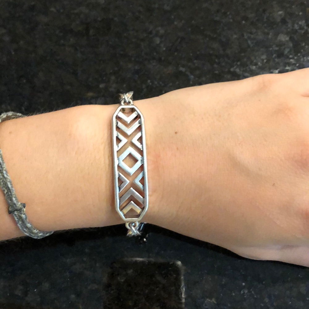Metal design bracelet